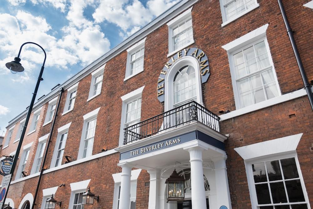 The Beverley Arms Hotel Exterior photo The Berkeley Arms