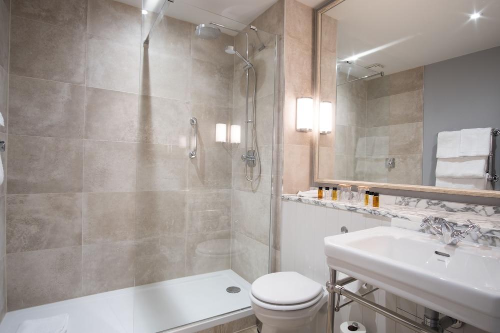 The Beverley Arms Hotel Exterior photo A shower cubicle