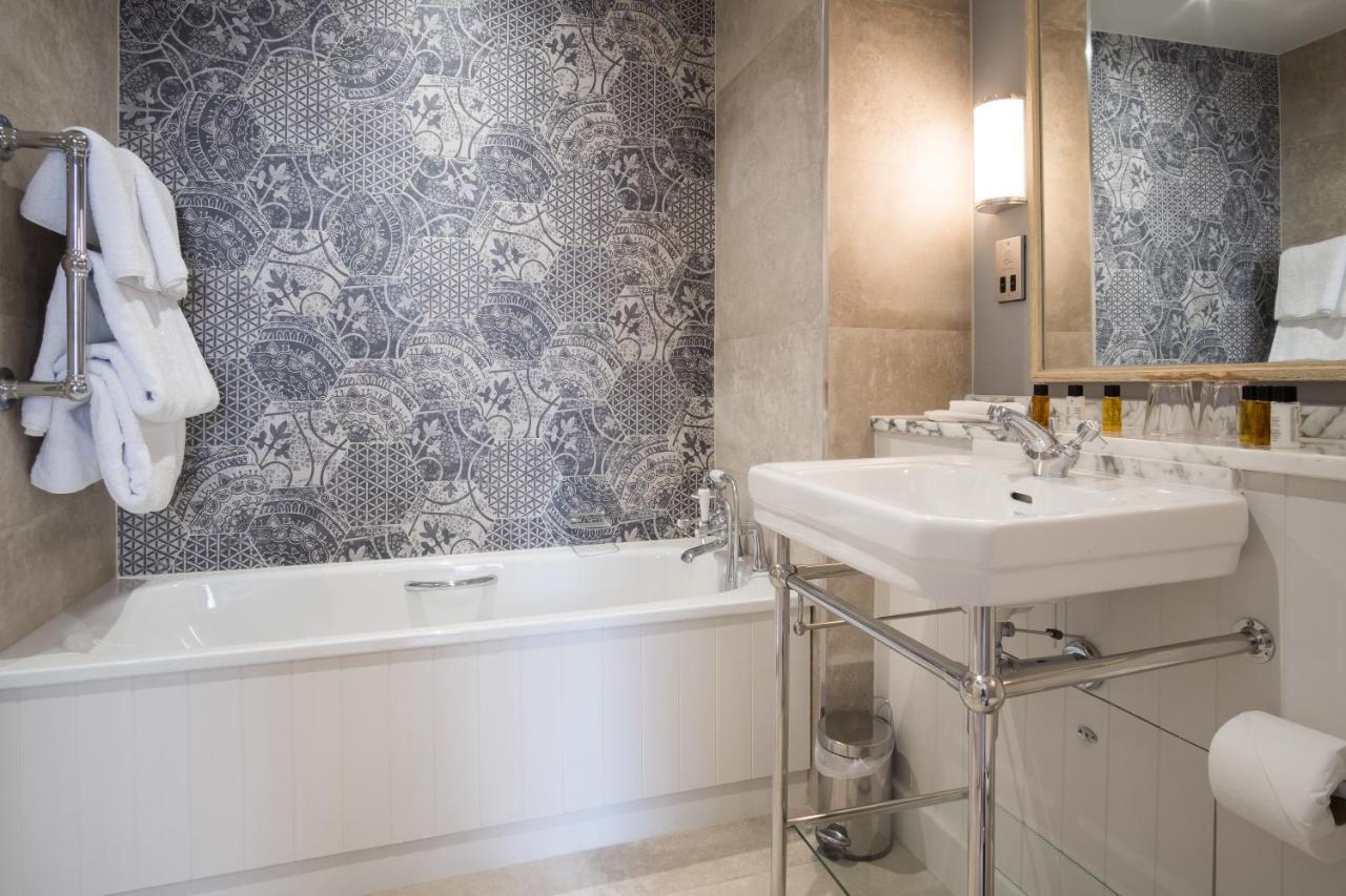 The Beverley Arms Hotel Exterior photo Bathroom