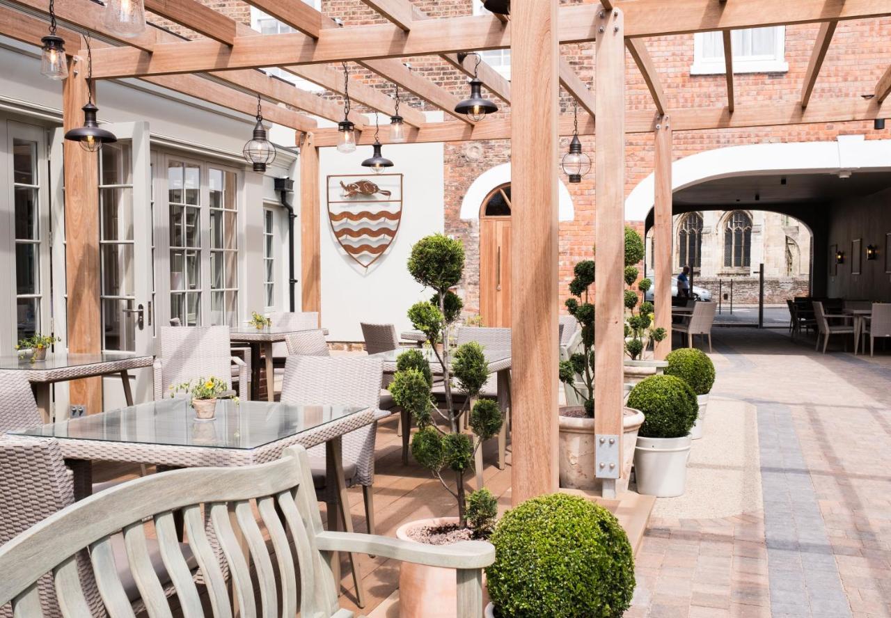 The Beverley Arms Hotel Exterior photo The courtyard at The Swan
